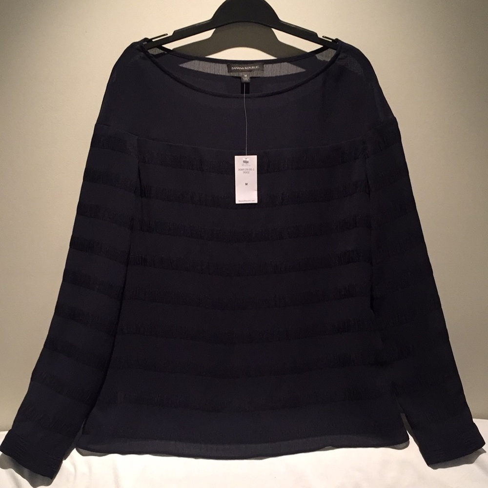 Navy Banana Republic navy top. NWT